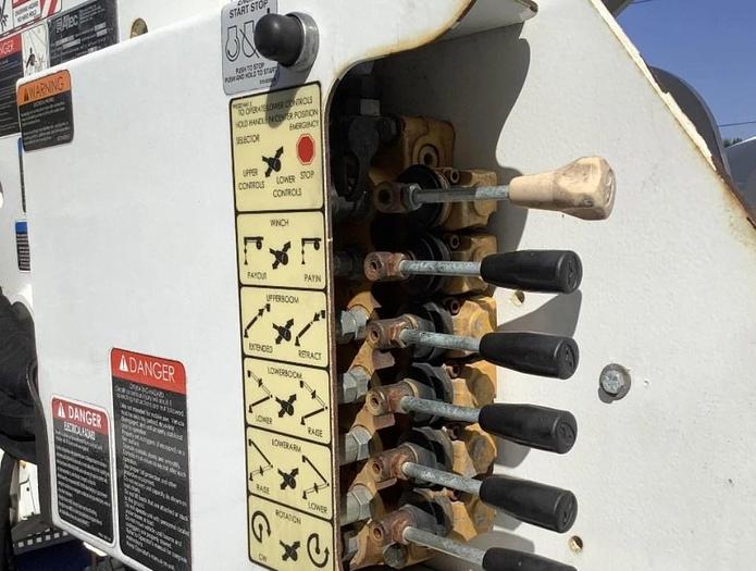 Used Altec AT41M Bucket Boom on 2018 Ford F550 Reg Cab Utility Truck - 99941