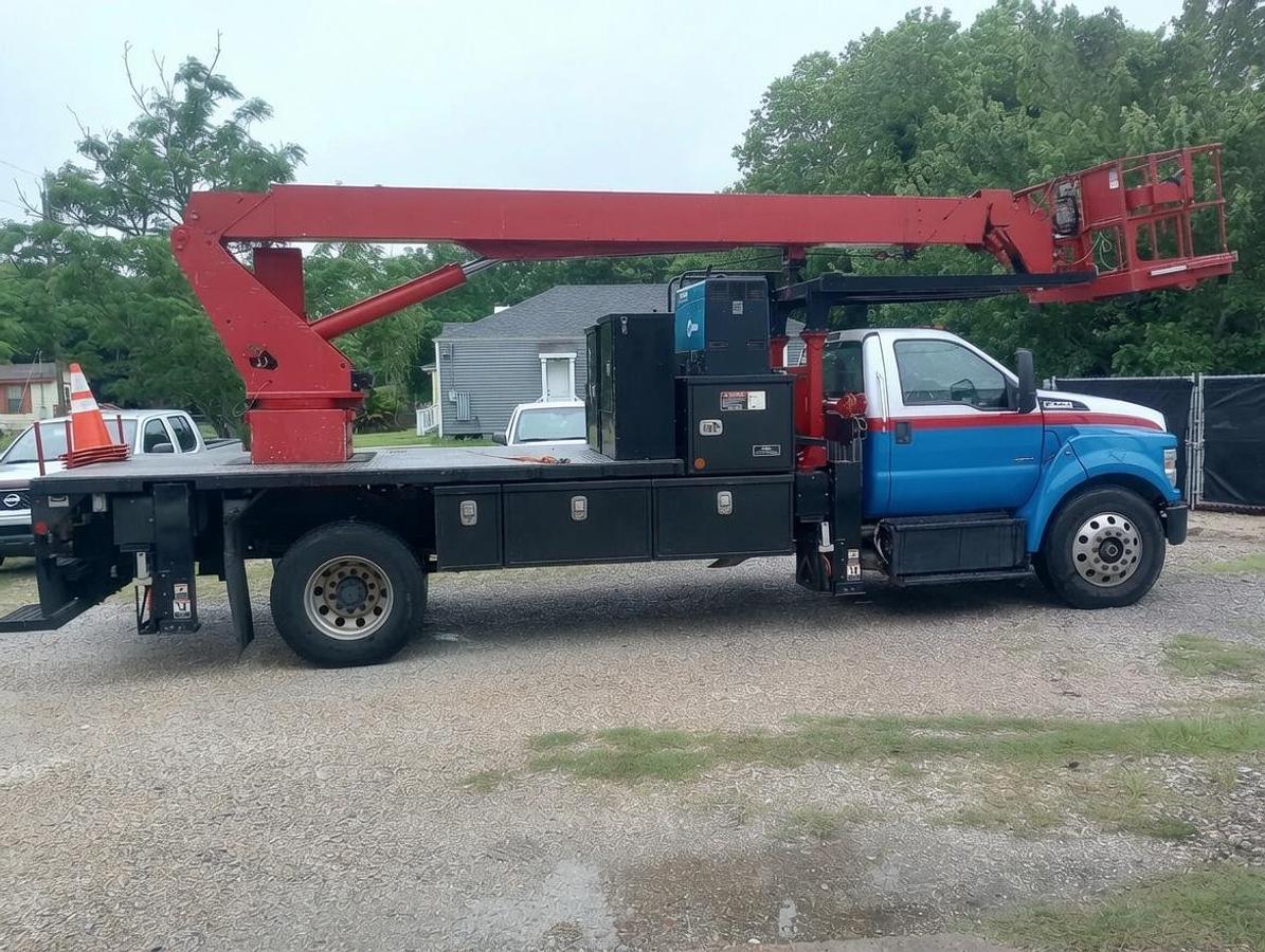 Used Altec LS63 Sign Crane on 2012 Ford F750 Reg Cab Flatbed Truck - 66987
