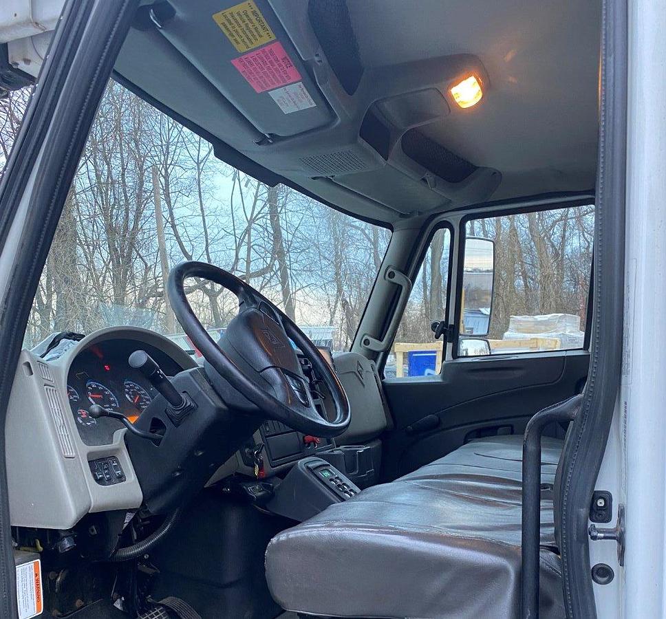 Used Altec DC47-TR Digger Derrick on 2014 International 4300 Reg Cab Utility Truck - R80826