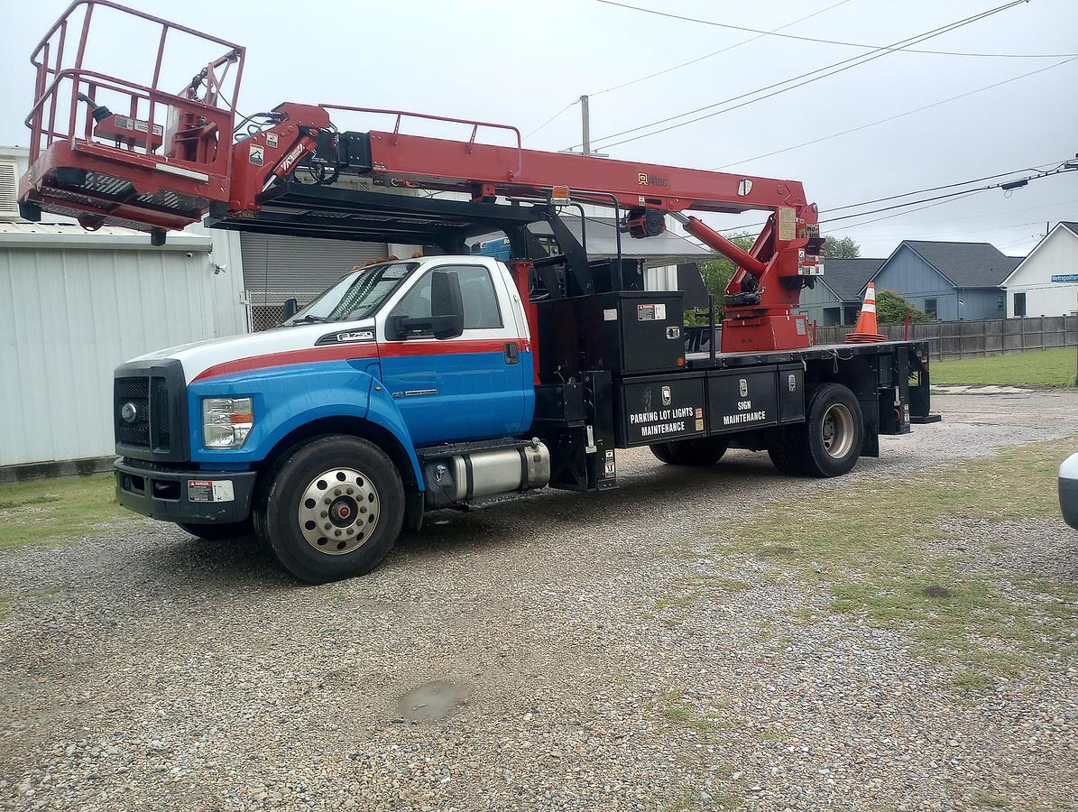 Used Altec LS63 Sign Crane on 2012 Ford F750 Reg Cab Flatbed Truck - 66987