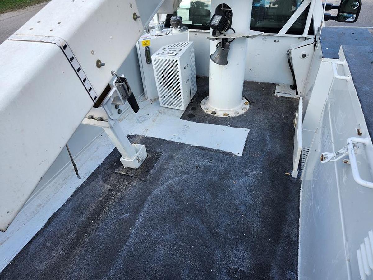 Used Altec AT41M Bucket Boom on 2019 Ford F550 4x4 Reg Cab Utility Truck - 88481