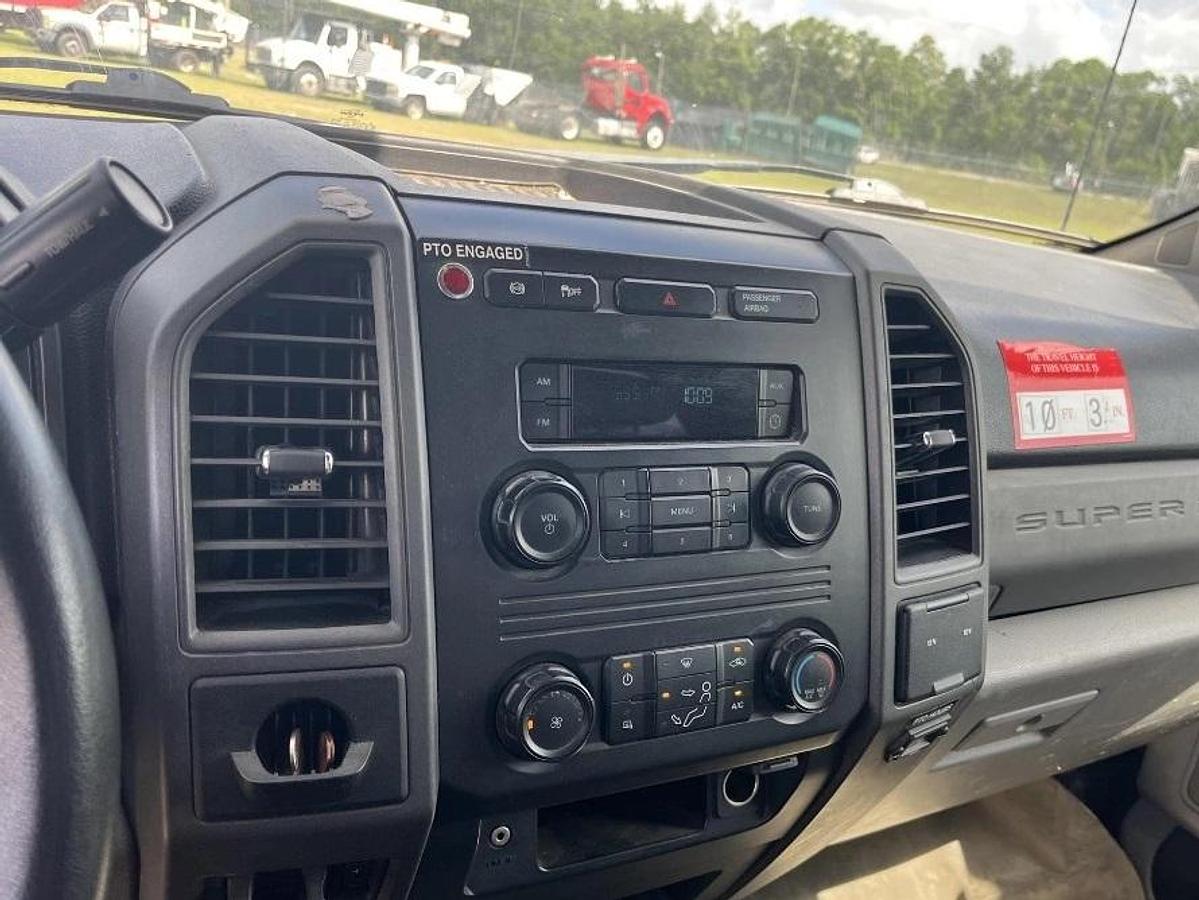 Used 2019 Altec AT48M Bucket Boom on a 2019 Ford F550 4x4 Regular Cab Utility Truck - 15672