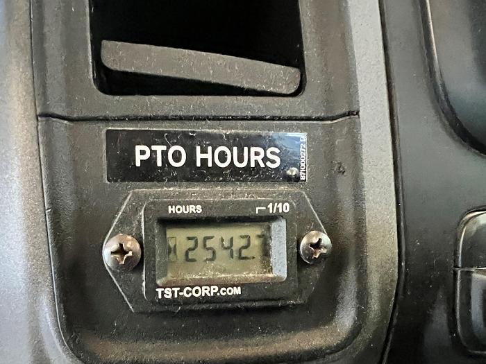 Used Altec AT36M Bucket Boom on 2015 Ram 5500 4x4 Reg Cab Utility Truck - R43598