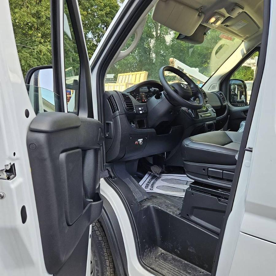 Used Versalift VANTEL29 NE Bucket Van on 2023 RAM 3500 VAN - R57611