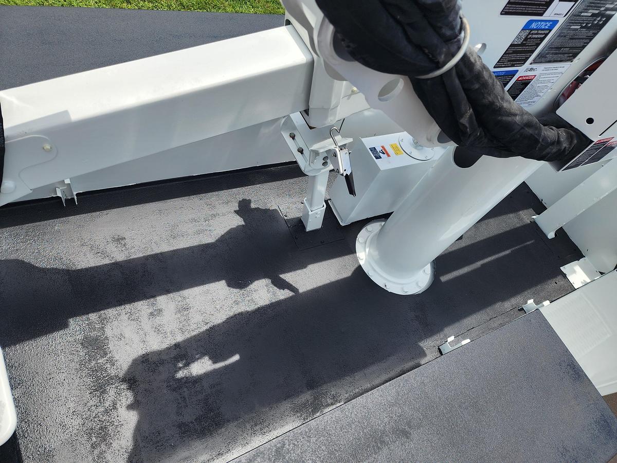 Used 2019 Altec AT48M Bucket Boom on a 2019 Ford F550 4x4 Regular Cab Utility Truck - P10412