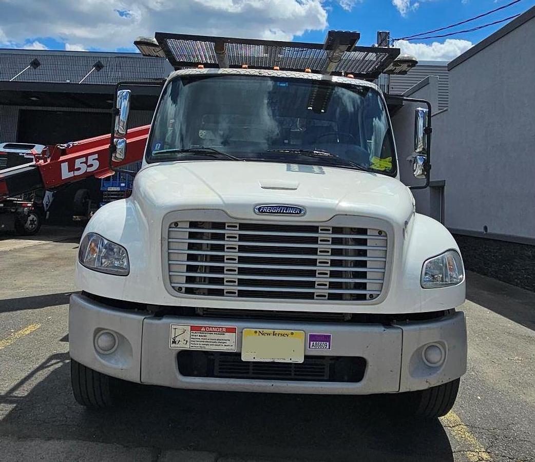 Used Elliott L55R Sign Crane on 2019 Freightliner M2-106 Reg Cab Flatbed Truck - MM6930