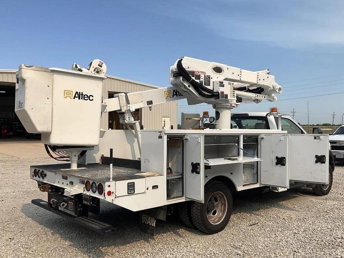Used Altec AT41M Bucket Boom on 2019 Ford F550 4x4 Reg Cab Utility Truck - 23516