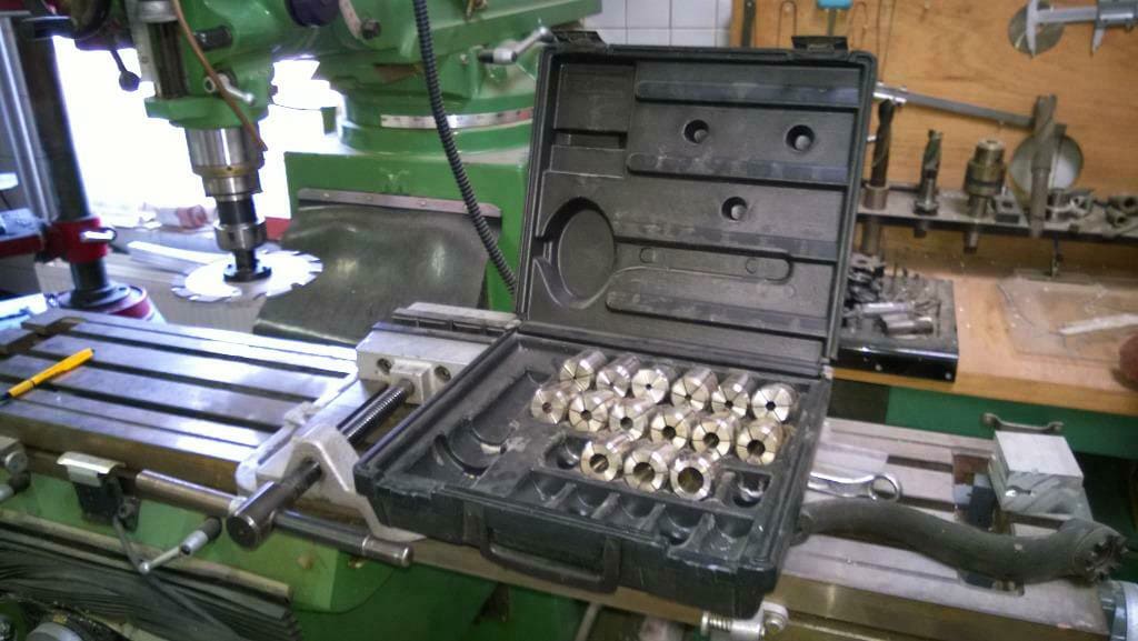 Used MILLING MACHINE