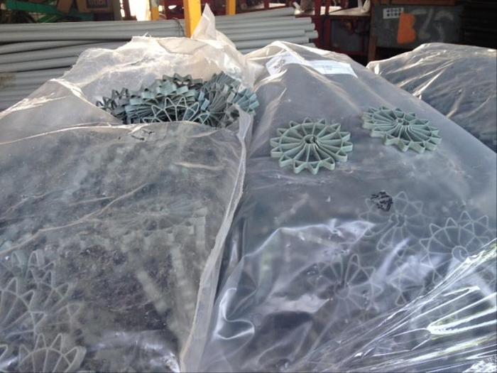 Usato DISTANZIATORI AD USO VERTICALE