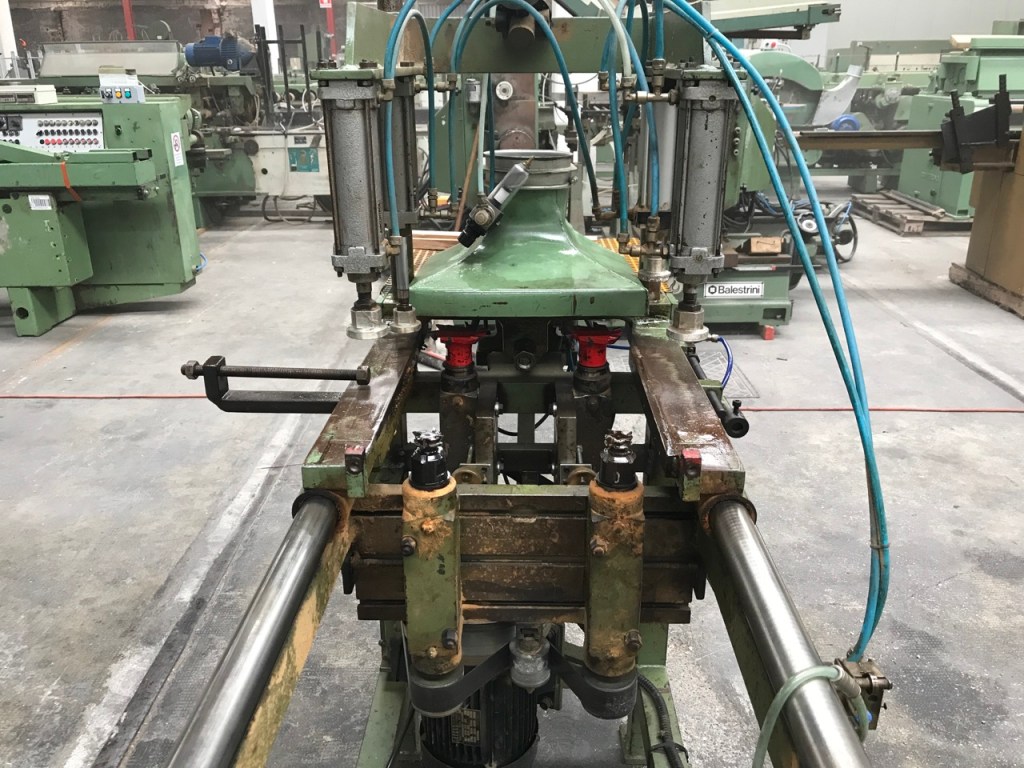 Used Fresatrice pneumatica per incastri di sedili Old America o simili