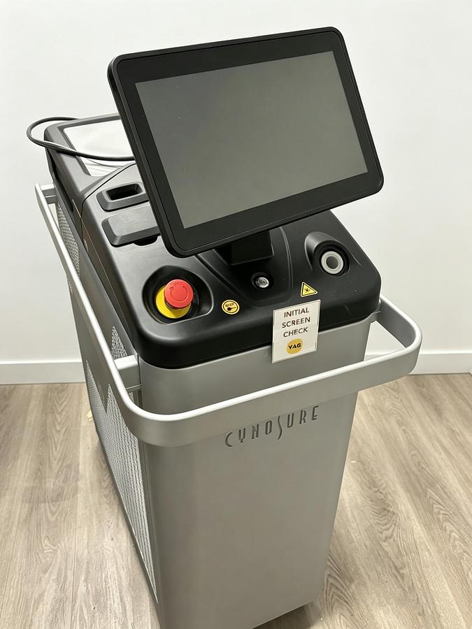 Used Cynosure Elite IQ Low Pulses
