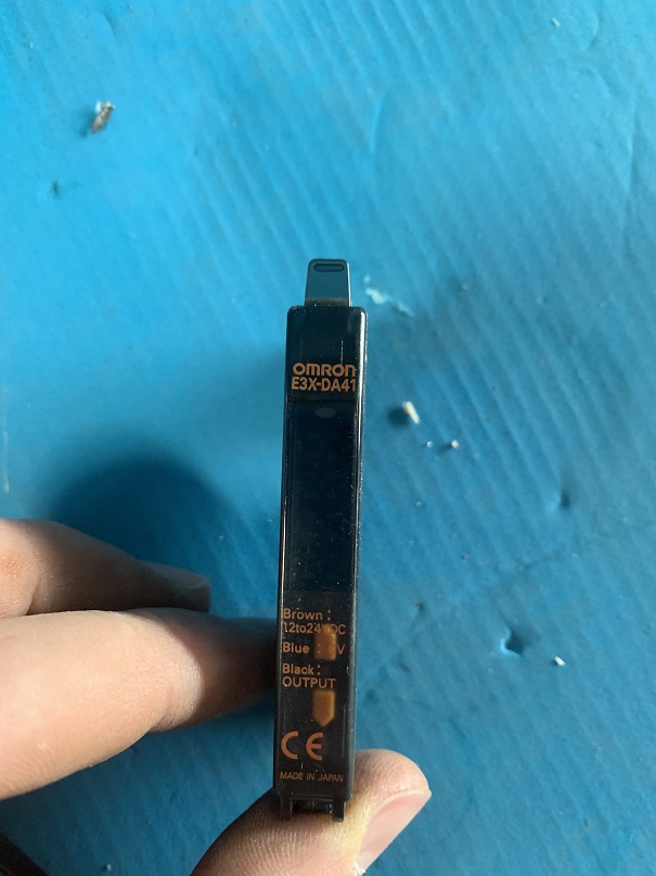 Used omron e3x-da41 photo electric switch