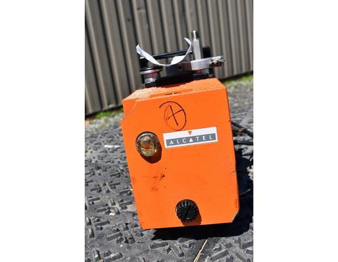D'occasion USED VACUUM PUMP, ALCATEL 2004A, 3.2 CFM