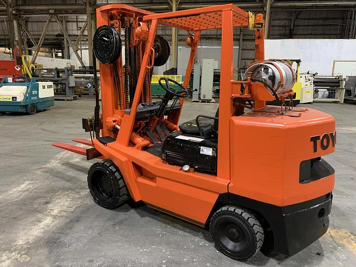 Used 8,000 POUND TOYOTA MODEL FGC40 FORKLIFT TRUCK