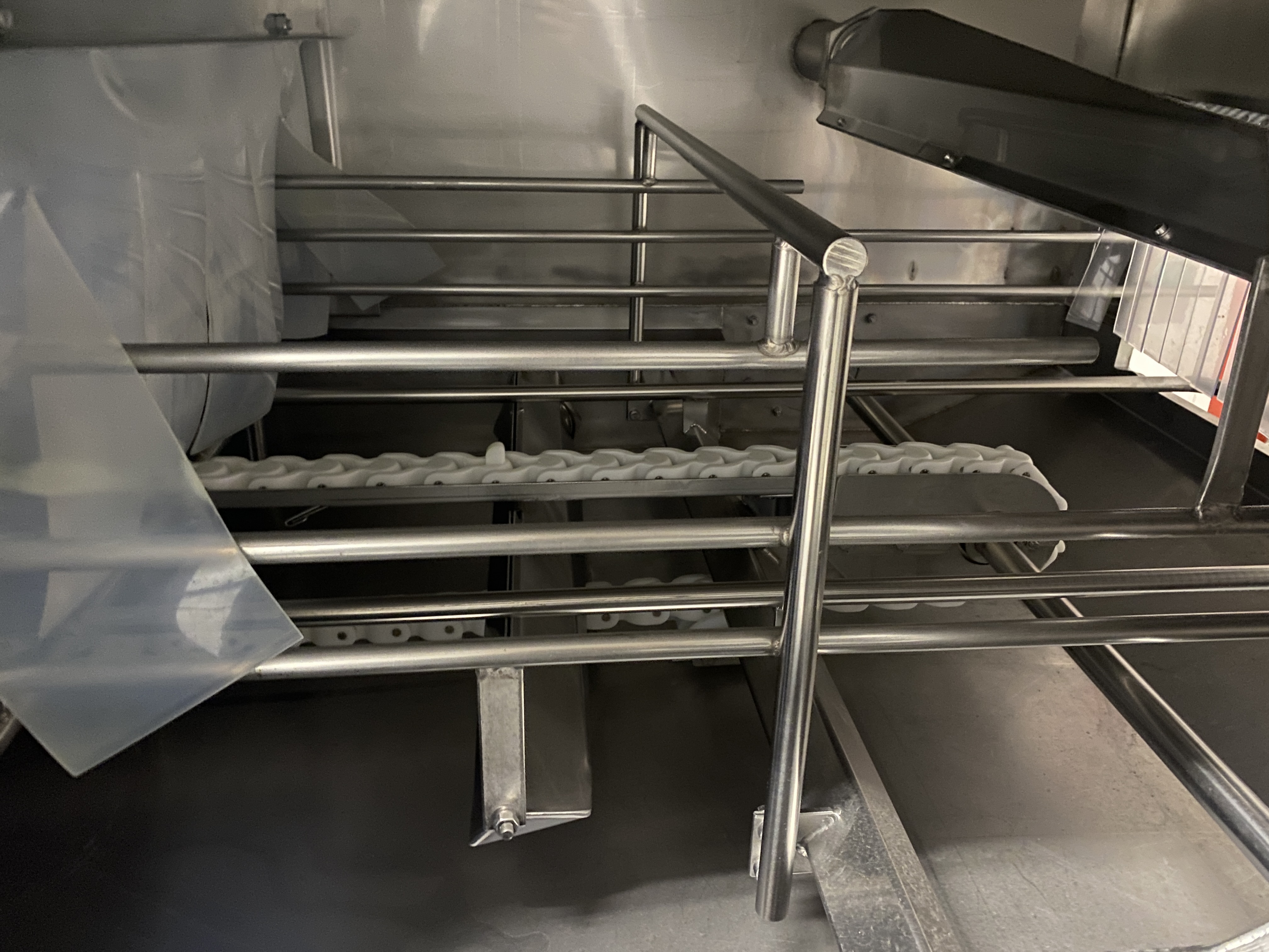 Used Unitech crate washer Single track washer with exit conveyor