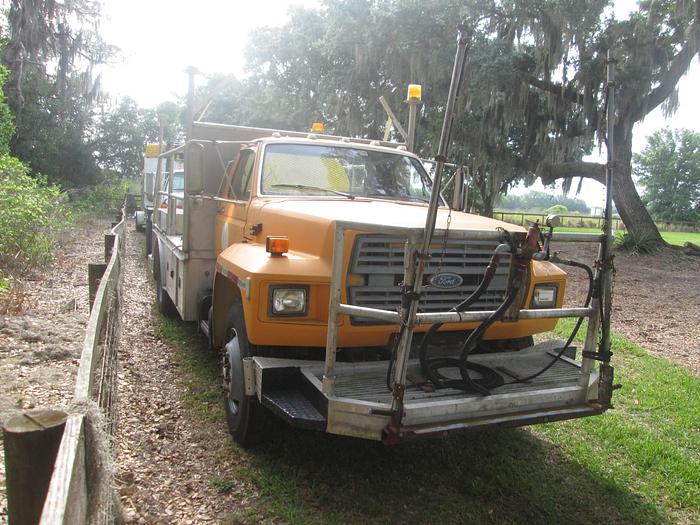 Used 1988 Ford F800 Spray Truck