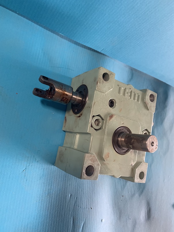 Used Tsubakimoko Emerson Worm Gear Reducer TM16E10-1-1-A