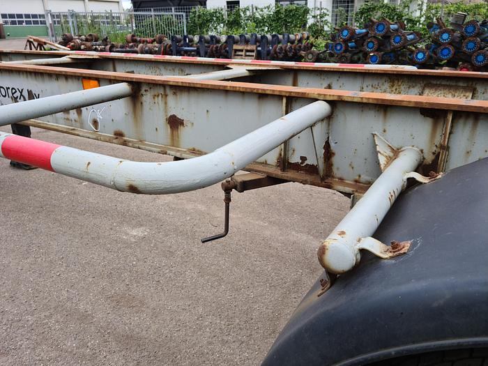 Used 1980 2 axle gooseneck container chassis  steel suspension drum brakes freuhauf