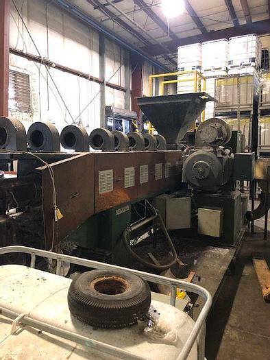 Used STERLING 4.5 " EXTRUDER 32.1 VENTED BARREL 200HP DC