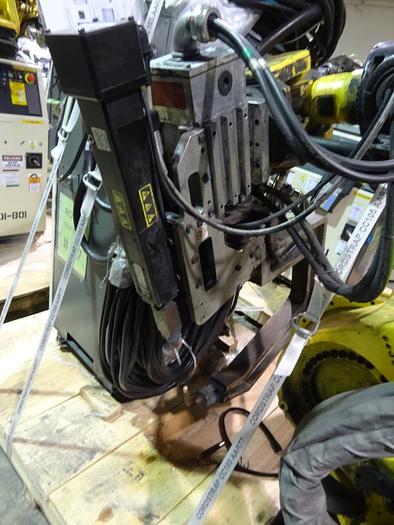 Used FANUC R2000iB/210F 6 AXIS CNC ROBOT W/R30iA CONTROLS