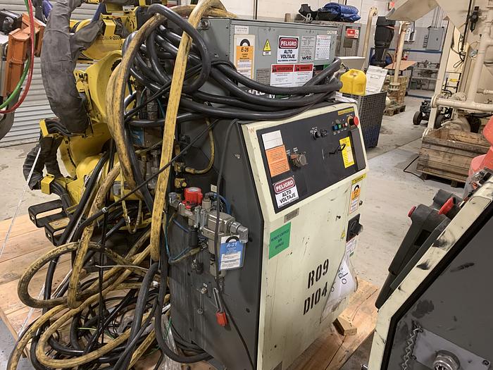 Used FANUC R2000iB/210F 210KG X 2655MM REACH 6 AXIS CNC ROBOT W/R30iA CONTROLS WITH ARO SERVO GUN