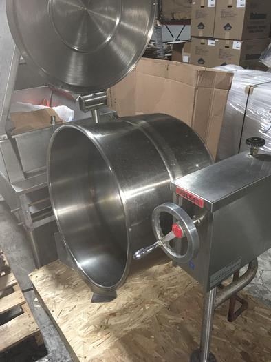 Used VULCAN-CROWN  DLT-40, 40 GAL. "DIRECT STEAM" TILTING STEAM KETTLE w/ 2" TDO & S/S E-Z LIFT COVER. (#806)