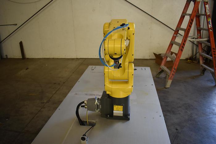 Refurbished Fanuc Lr Mate 200iD/4s Industrial Robot with R30ib Controller, Training Cart, and Gripper - 2016
