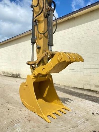 Used 2016 CAT  320FL/ with Progressive Hyd Thumb