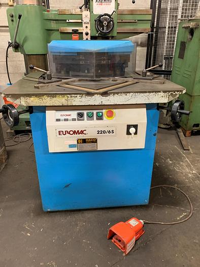 Used 8-1/2" X 8-1/2" X 3/16", EUROMAC, MODEL EURO 220/6AV, HYDRAULIC NOTCHER, W/ VARIABLE ANGLE