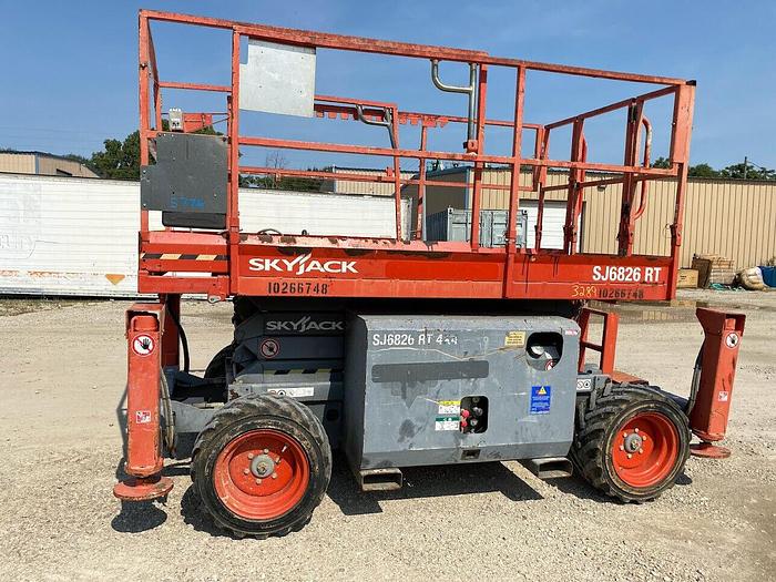 Used 2014 SKYJACK SJ6826RT