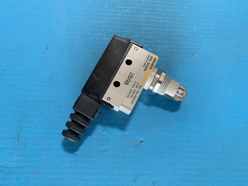Used Omron Snap Action Limit Switch Roller Plunger SHL-Q2255