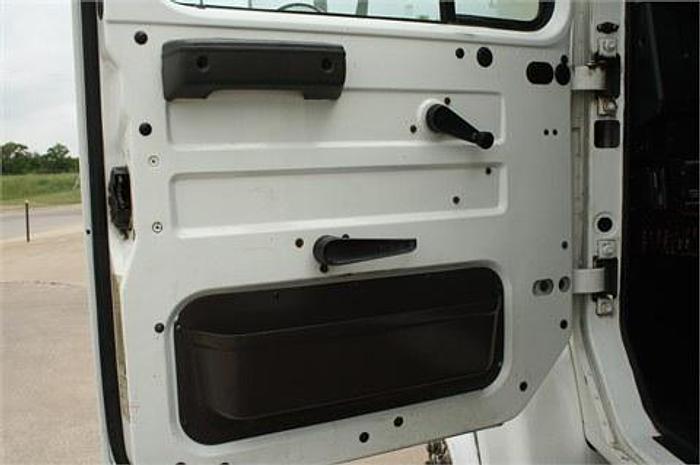 Used 2000 INTERNATIONAL 4900 - BUCKET TRUCK OR BOOM TRUCKS