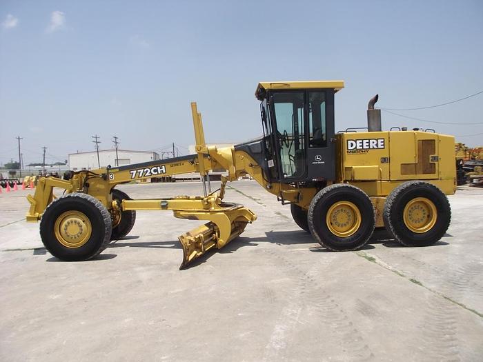 Used 2002 JOHN DEERE 772 - MOTOR GRADERS