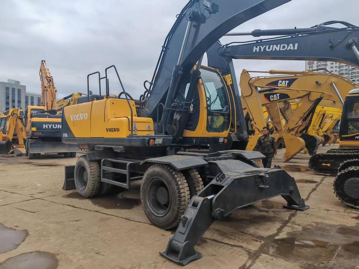 Used 2001 VOLVO EW170