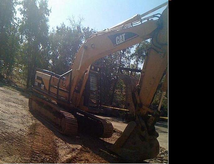 Used CATERPILLAR 320 - EXCAVATORS