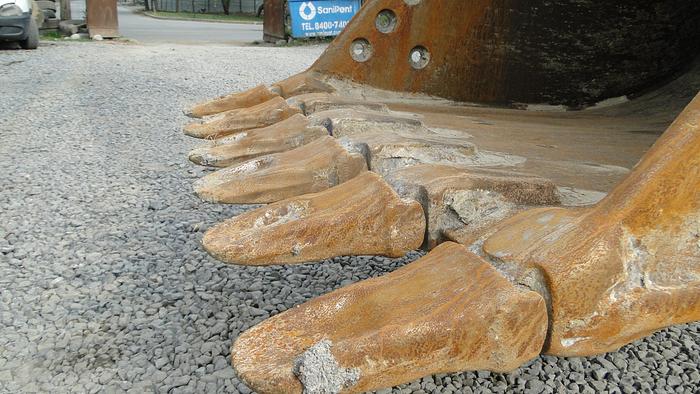 Used 2006 CATERPILLAR 320CL - EXCAVATORS