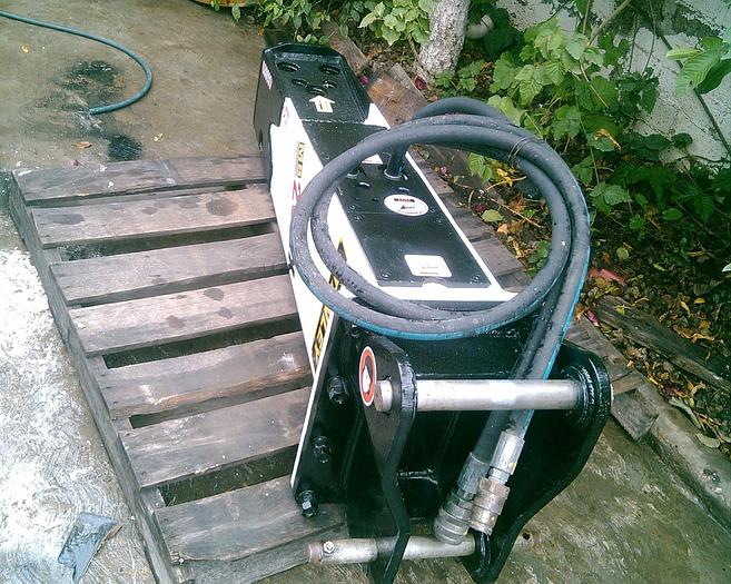 Used 2003 STANLEY MB-20EX - HAMMER / BREAKER - HYDRAULIC