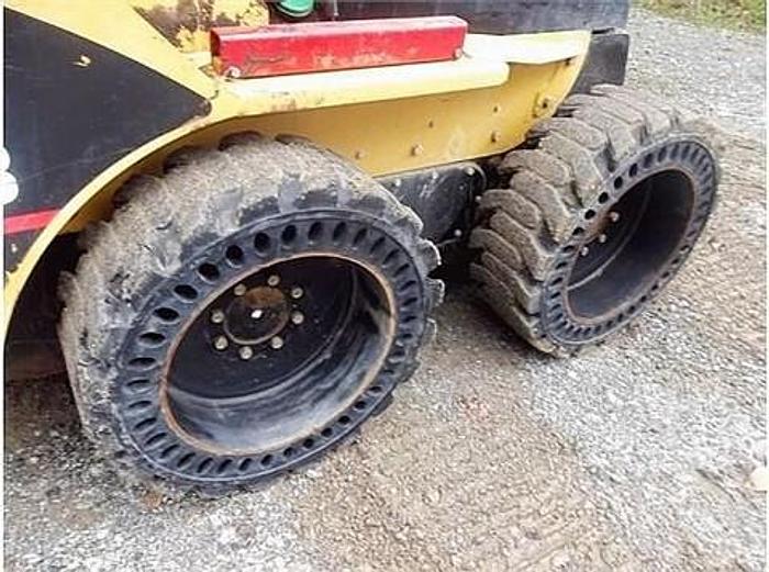 Used 2004 CATERPILLAR 242B - SKID STEER LOADERS