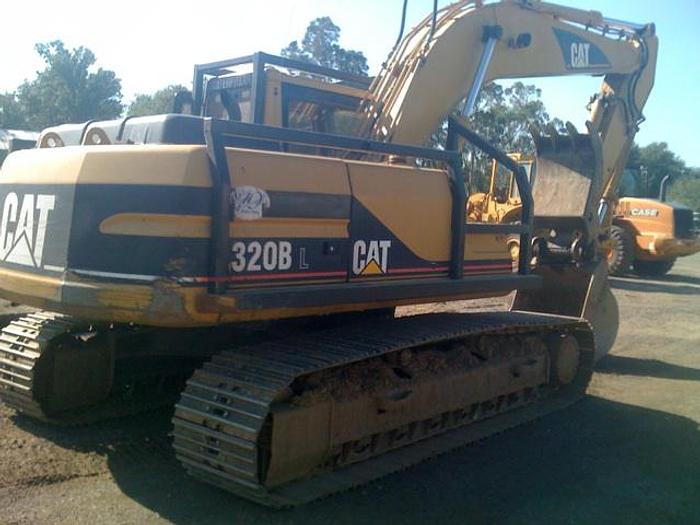 Used CATERPILLAR 320 - EXCAVATORS