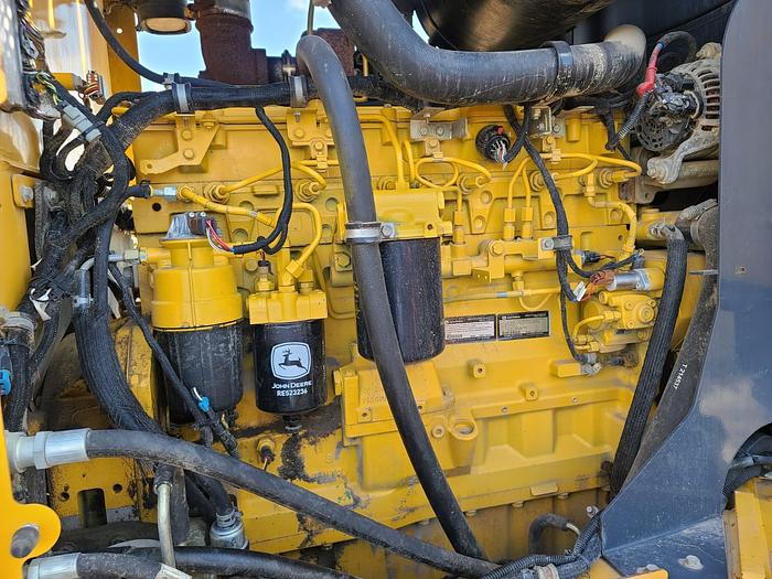 Used 2011 JOHN DEERE 670G - MOTOR GRADERS