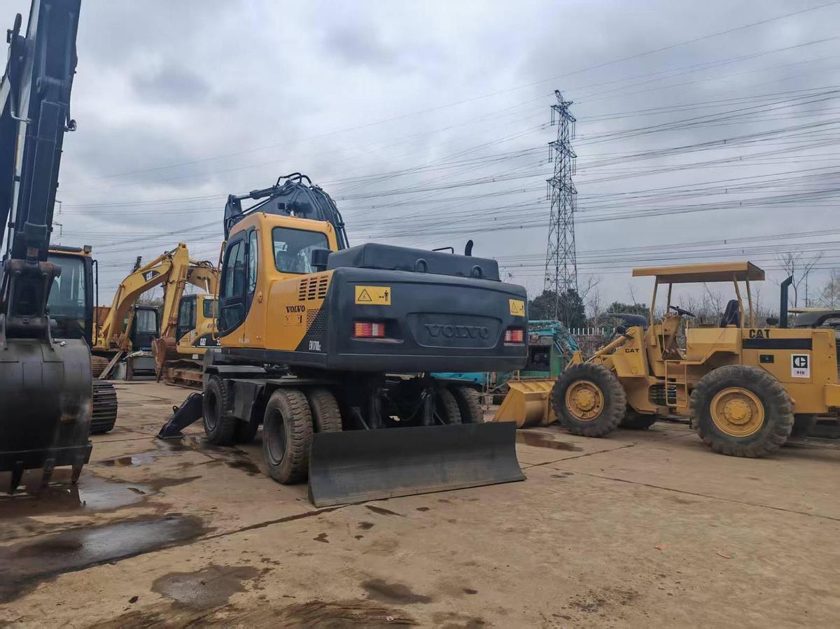 Used 2001 VOLVO EW170