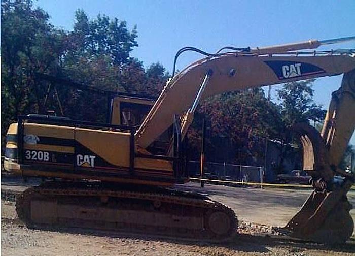 Used CATERPILLAR 320 - EXCAVATORS