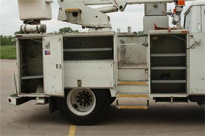 Used 2000 INTERNATIONAL 4900 - BUCKET TRUCK OR BOOM TRUCKS