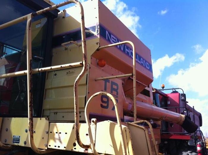 Used 1994 NEW HOLLAND  TR97  - COMBINES