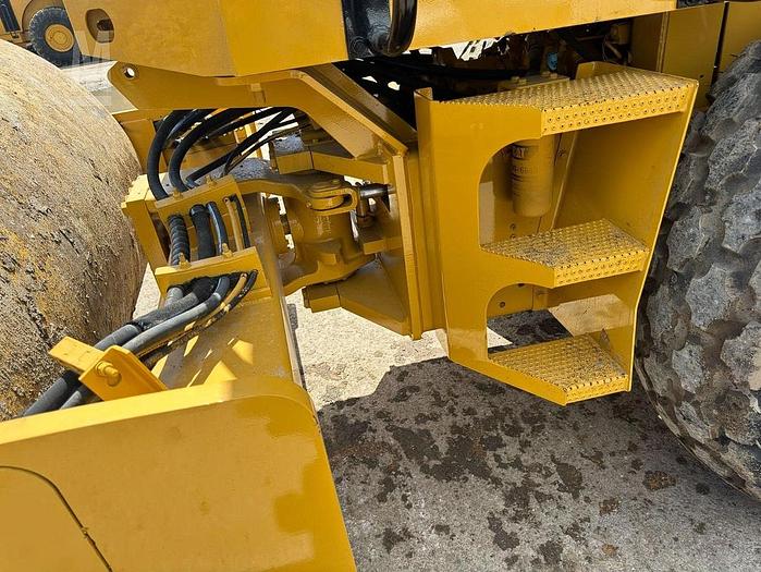 Used 2006 CATERPILLAR CP533E - COMPACTORS