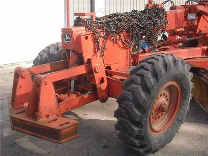 Used 1981 JOHN DEERE 670A - MOTOR GRADERS