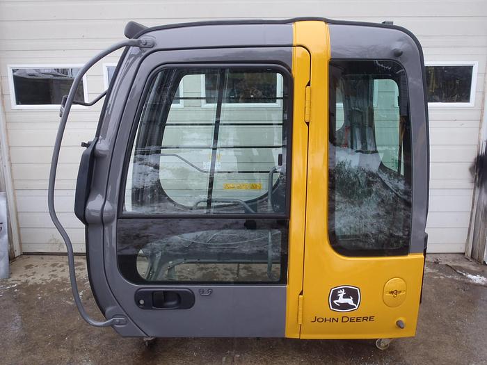 Used JOHN DEERE 230CL - CAB, EROPS