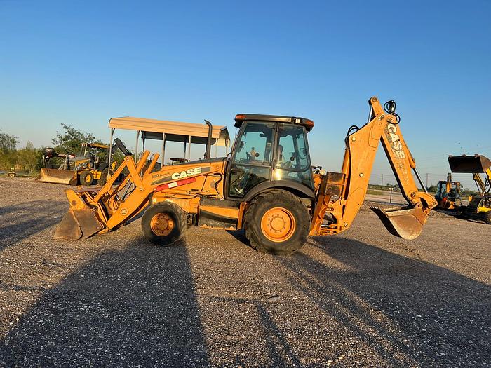 Used 2011 CASE 580 N - BACKHOES