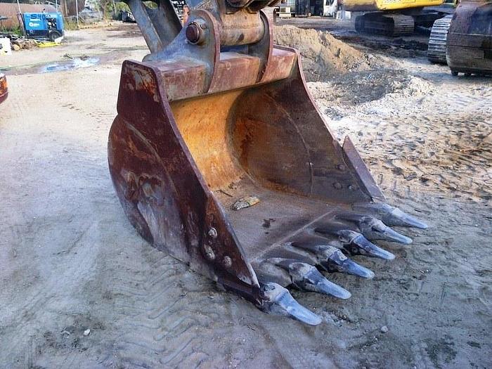 Used 2004 VOLVO EC240 - EXCAVATORS