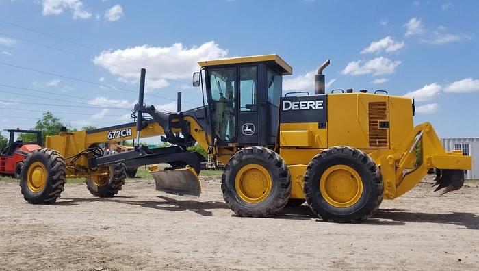 Used 2005 JOHN DEERE 672CH - MOTOR GRADERS